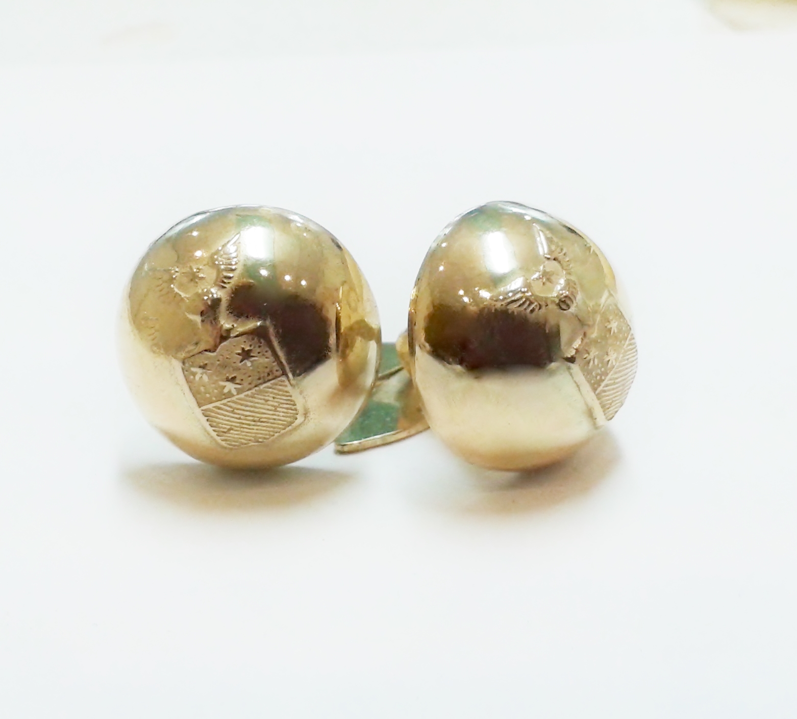 cufflink gold ball family crest nobility