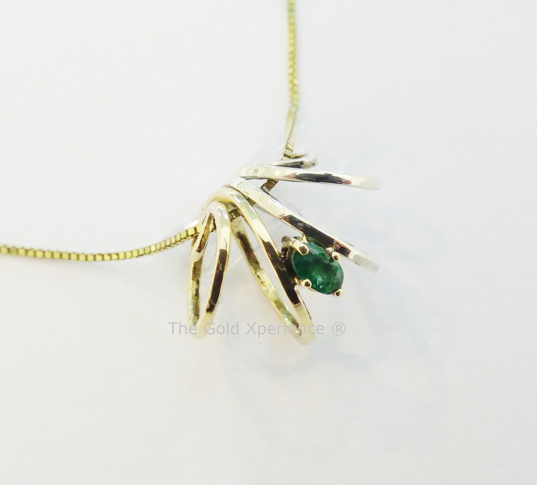 Pendant gold emerald