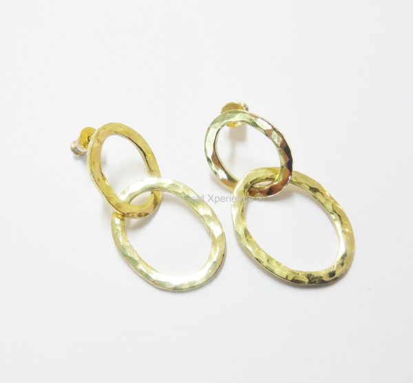 Earring hammered gold