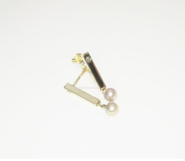 Earring 18 carat yellow gold with diamond and salmon pink pearl