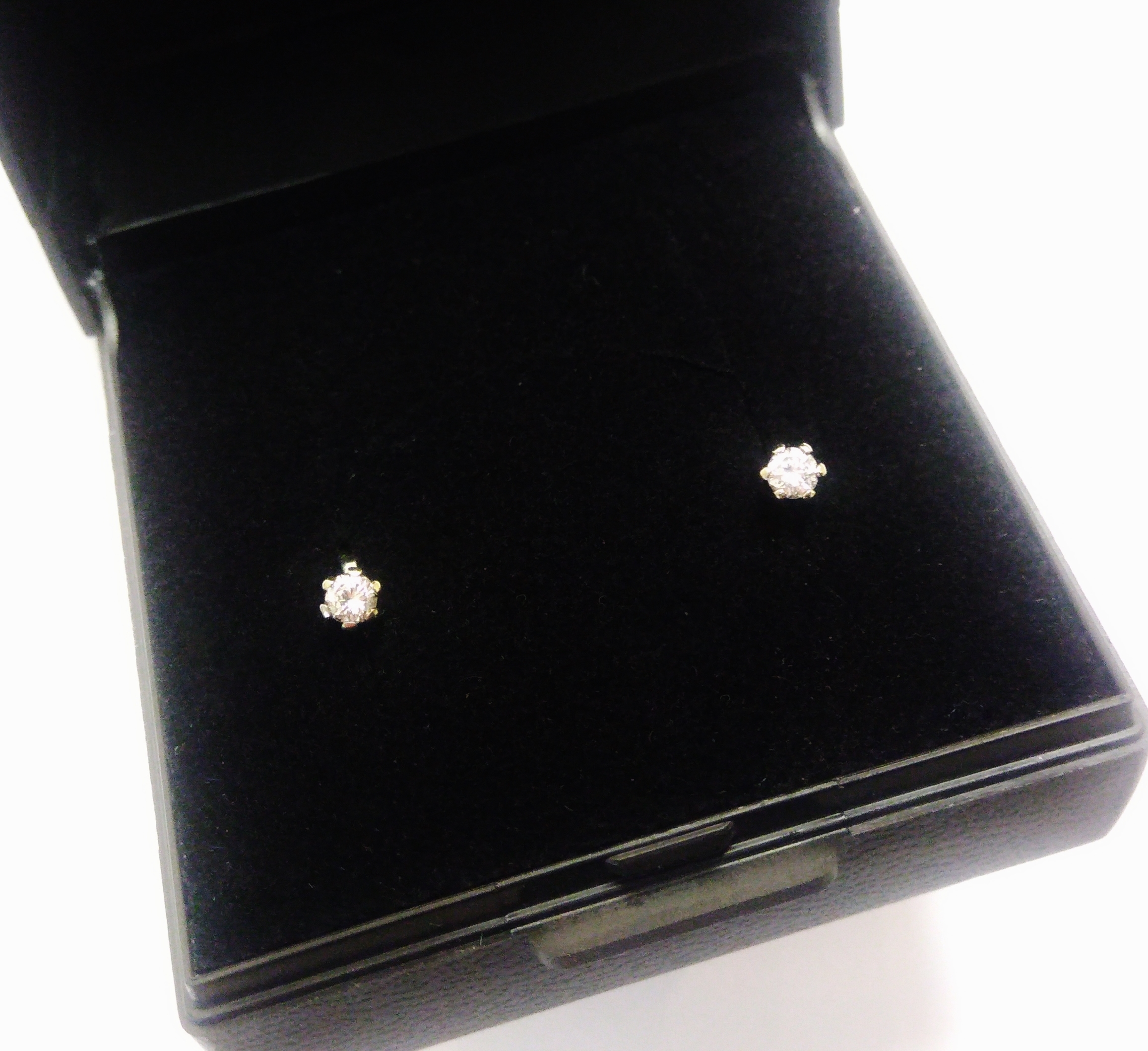 Ear stud diamond white gold