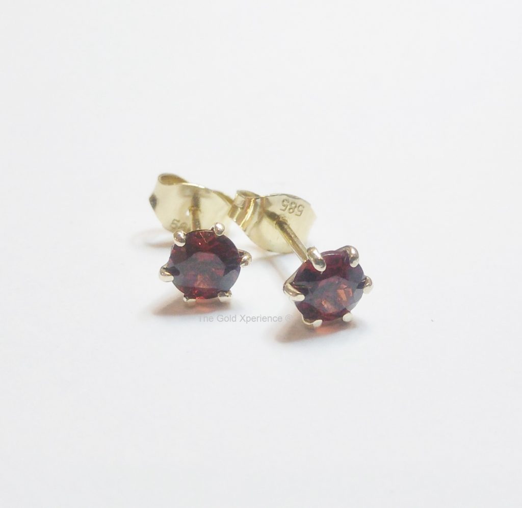 Ear stud yellow gold garnet
