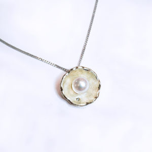 Firenze gold necklace pendant flower white pearl gold