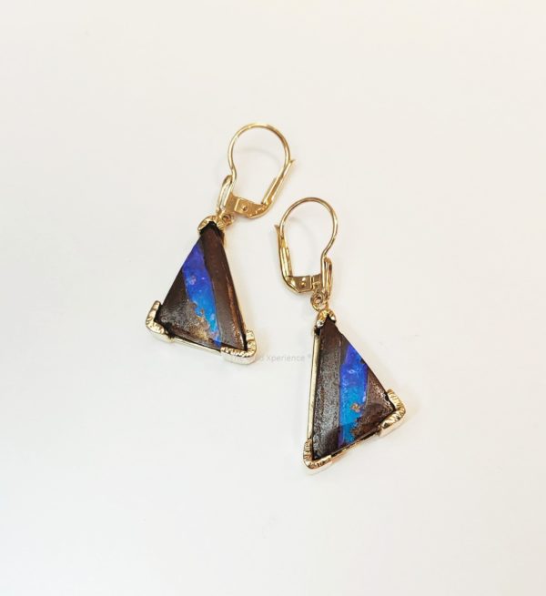 Gold earring opal blue