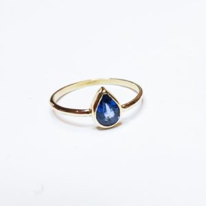 gold ring sapphire drop