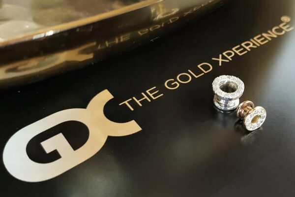 tunnel goud zilver uitgescheurde gaatjes