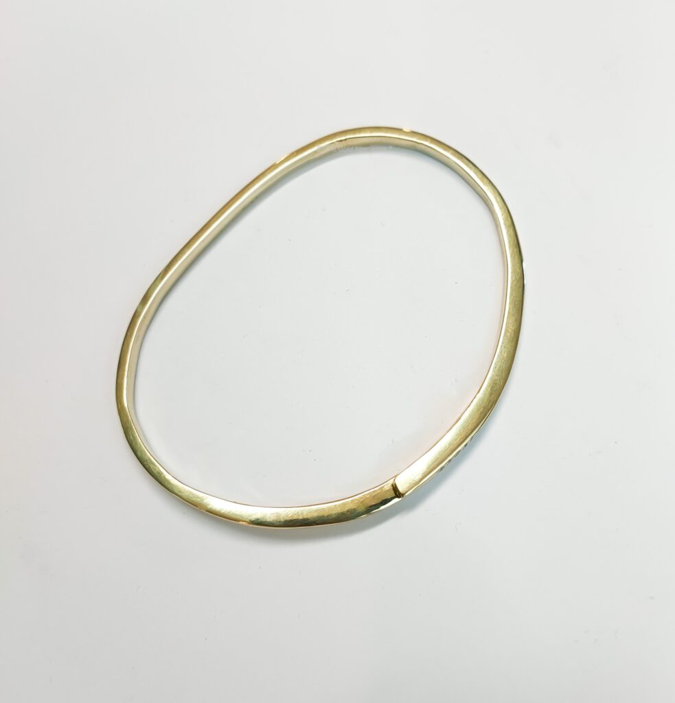 Oval bangle bracelet 14k gold – Mélanie Pigeaud Jewelry