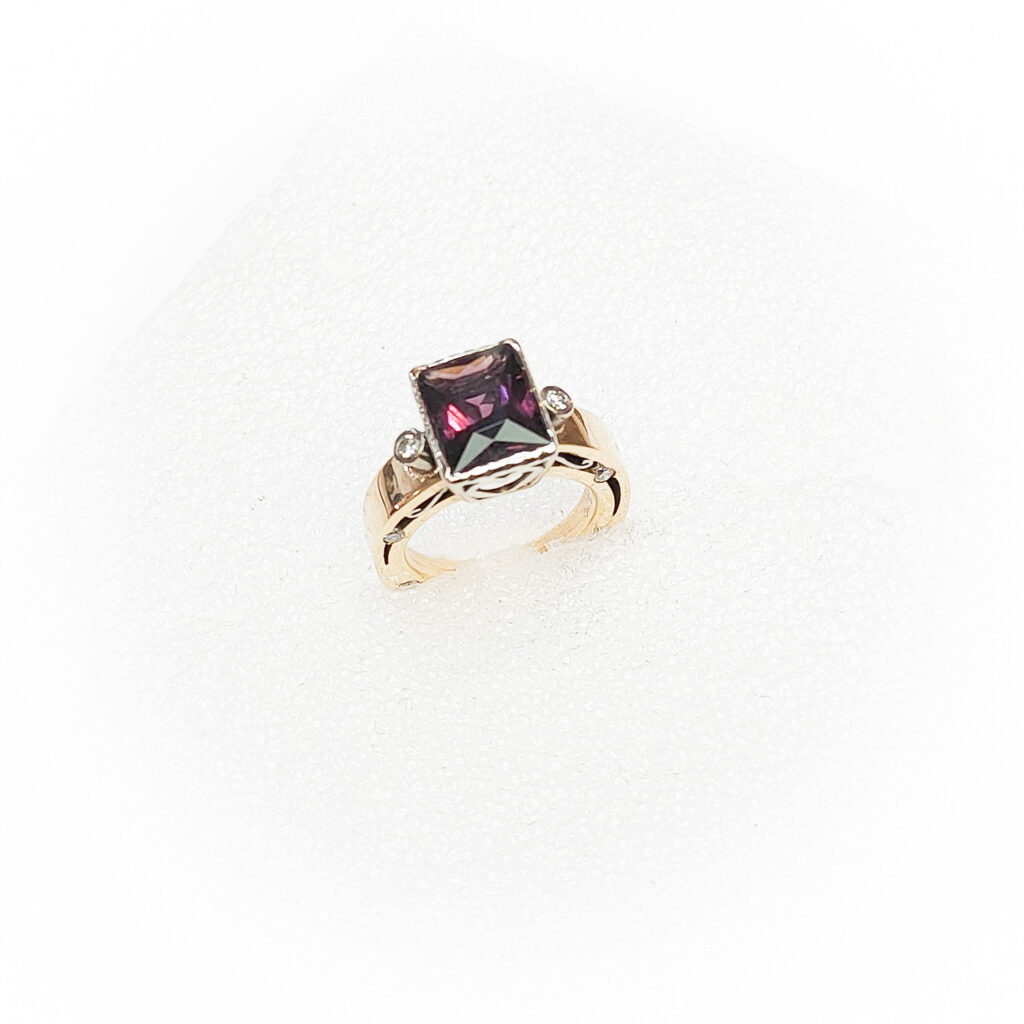 gold ring purple spinel diamonds gouden ring paarse spinel diamanten goudsmid wereld