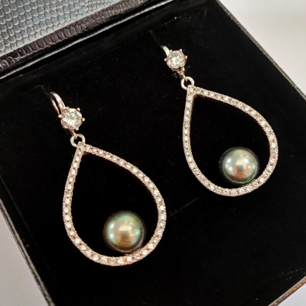 Earpendants 18 carat white gold tahiti pearl diamonds