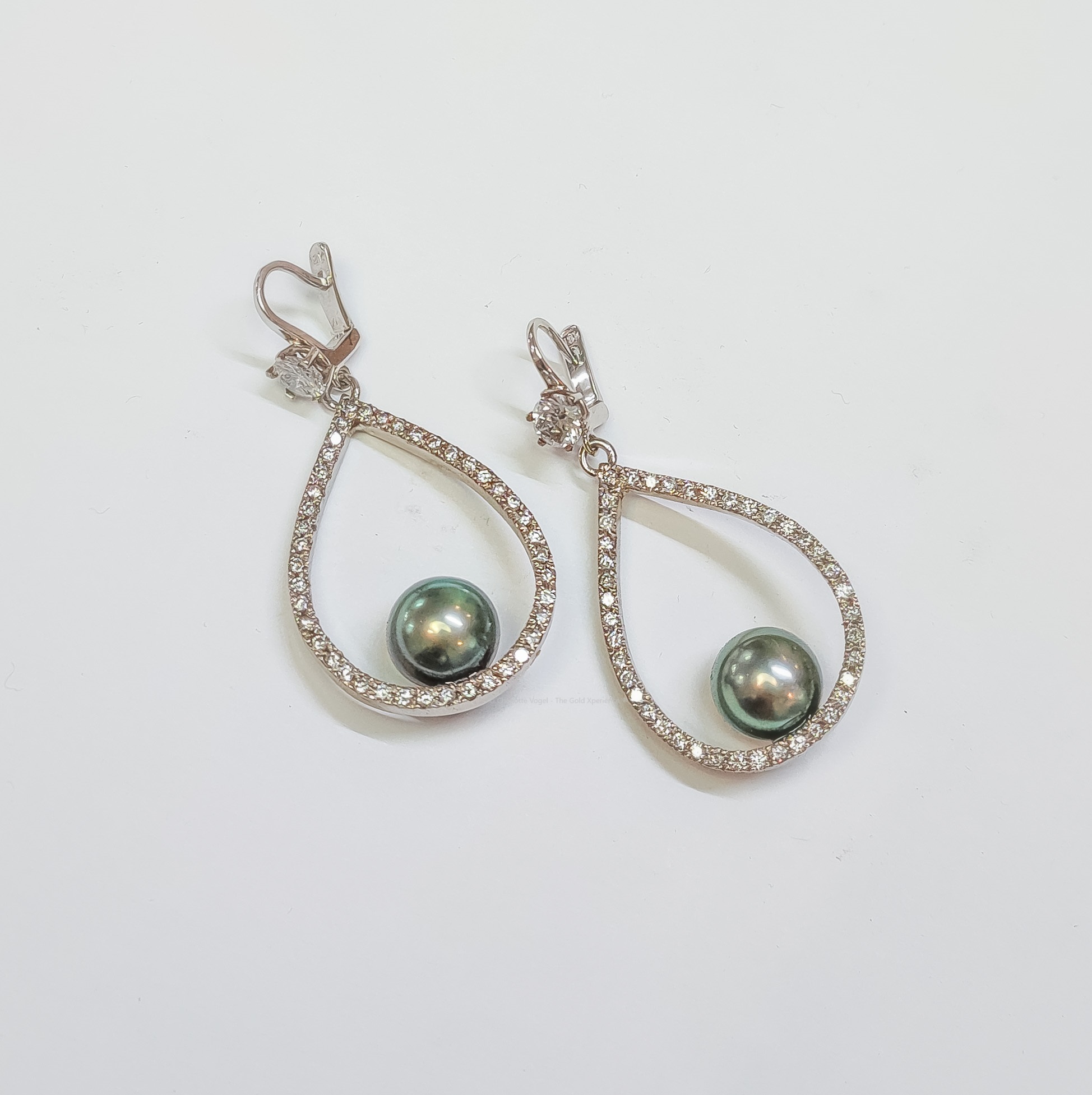 Earpendants 18 carat white gold tahiti pearl diamonds