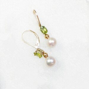 gold, pearl, white, green, peridot, earring