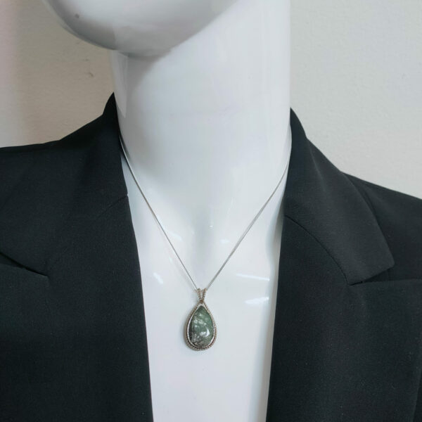 white gold green emerald zambia pendant